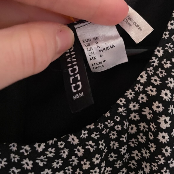 Super cute H&M summer dress - Picture 2 of 4